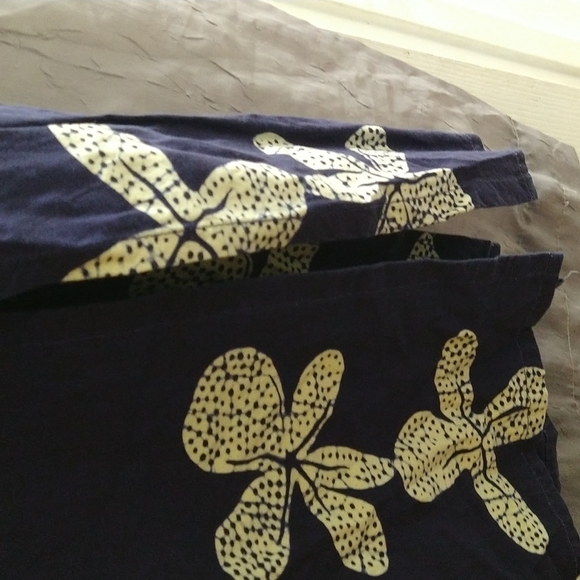 𝅺Las Manos Skirt Set Size L - Picture 2 of 4